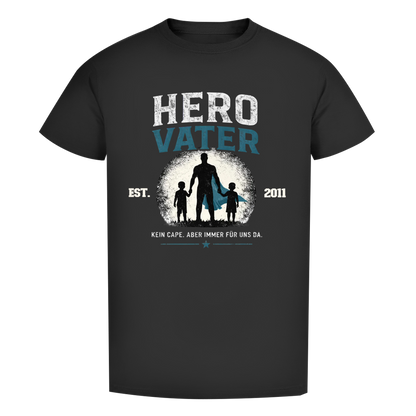 Herren T-Shirt - "HERO VATER" - EST.  Jahreszahl