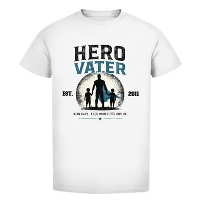 Herren T-Shirt - "HERO VATER" - EST.  Jahreszahl