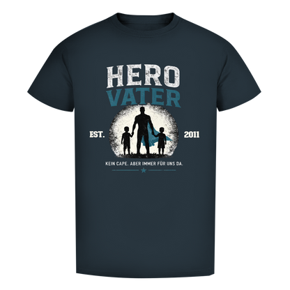 Herren T-Shirt - "HERO VATER" - EST.  Jahreszahl