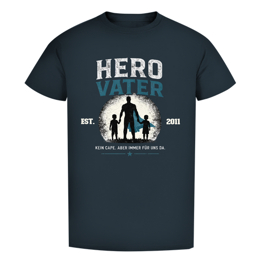 Herren T-Shirt - "HERO VATER" - EST.  Jahreszahl